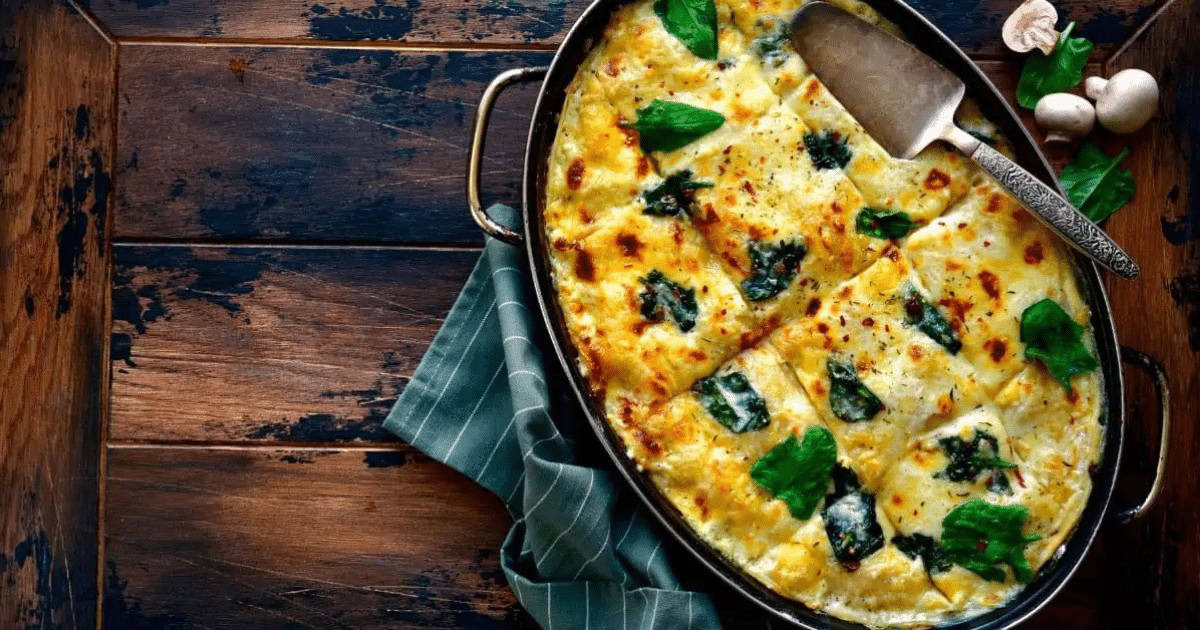 Como fazer uma deliciosa Lasanha de Frango? Garfield, gato mais famoso da história, já dizia Lasanha é algo divino! Descubra como fazer a Receita de Lasanha de Frango Simples e Saborosa! A preferida dele!