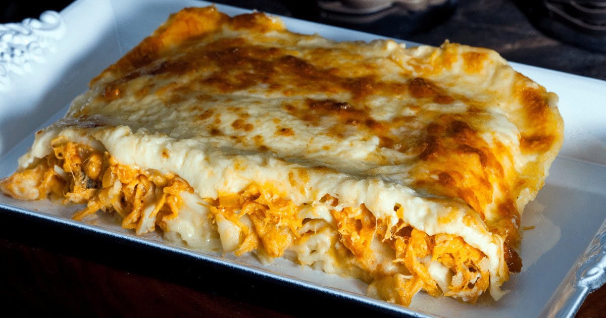 Garfield, gato mais famoso da história, já dizia Lasanha é algo divino! Descubra como fazer a Receita de Lasanha de Frango Simples e Saborosa! A preferida dele!